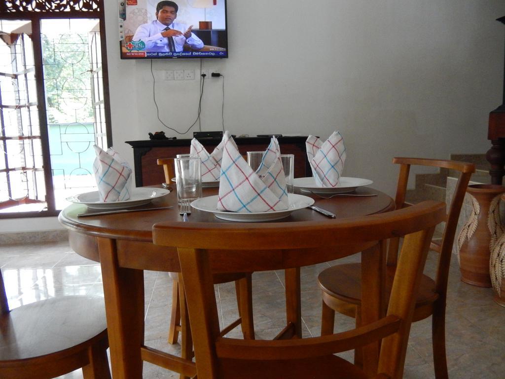 The Hotel Paradise Katunayaka Bagian luar foto