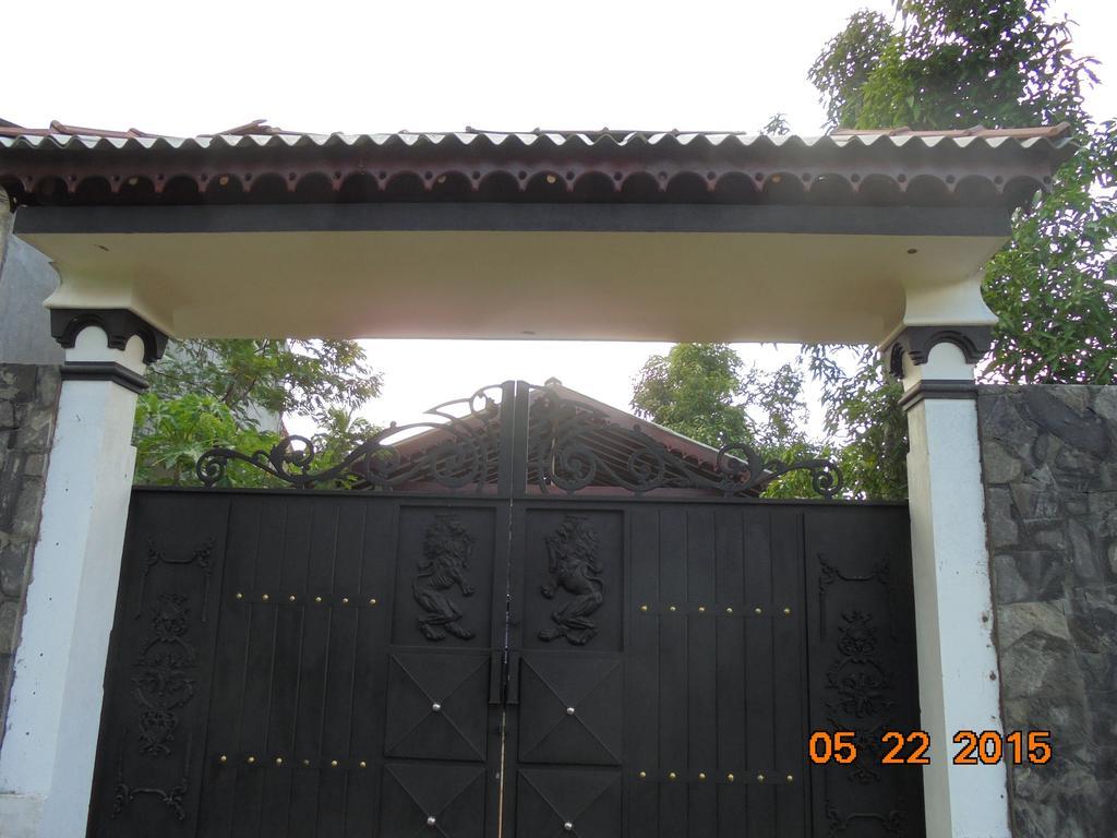 The Hotel Paradise Katunayaka Bagian luar foto