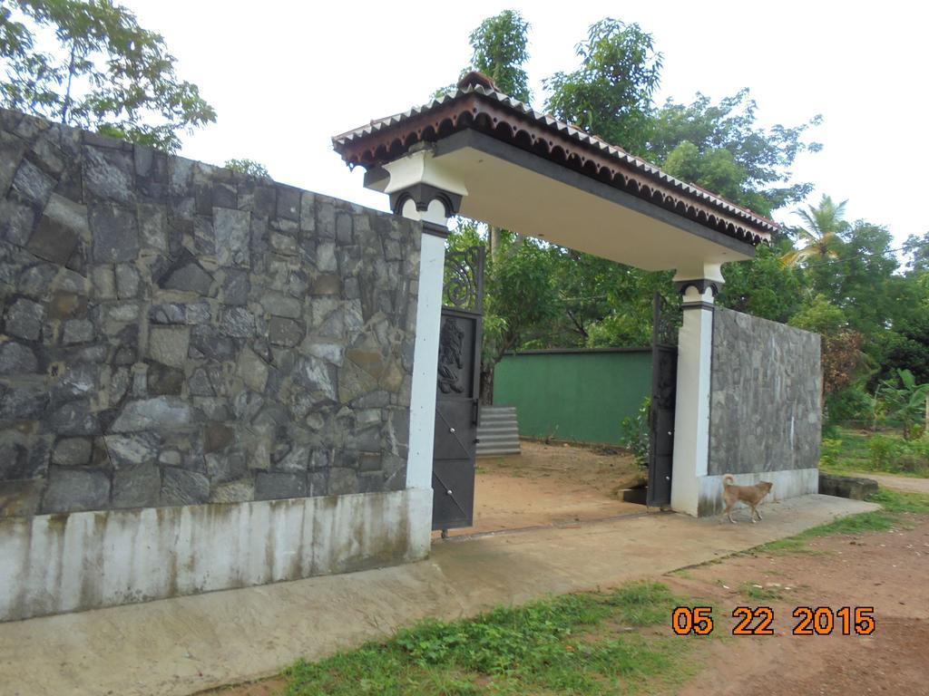 The Hotel Paradise Katunayaka Bagian luar foto