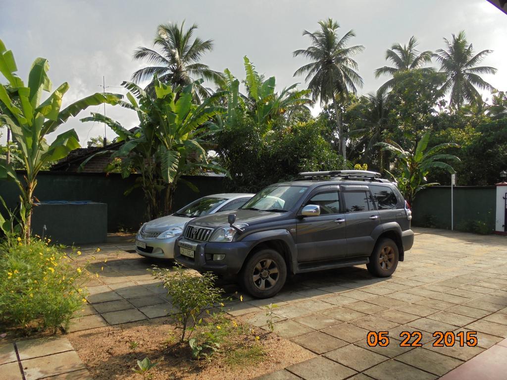 The Hotel Paradise Katunayaka Bagian luar foto