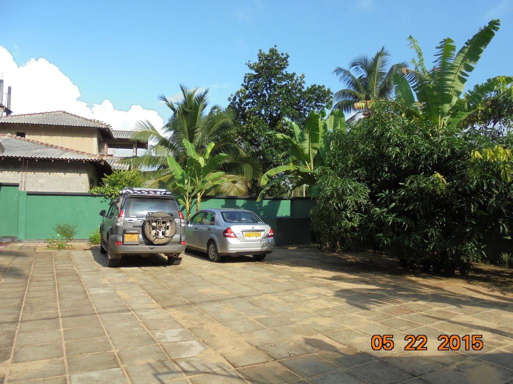The Hotel Paradise Katunayaka Bagian luar foto