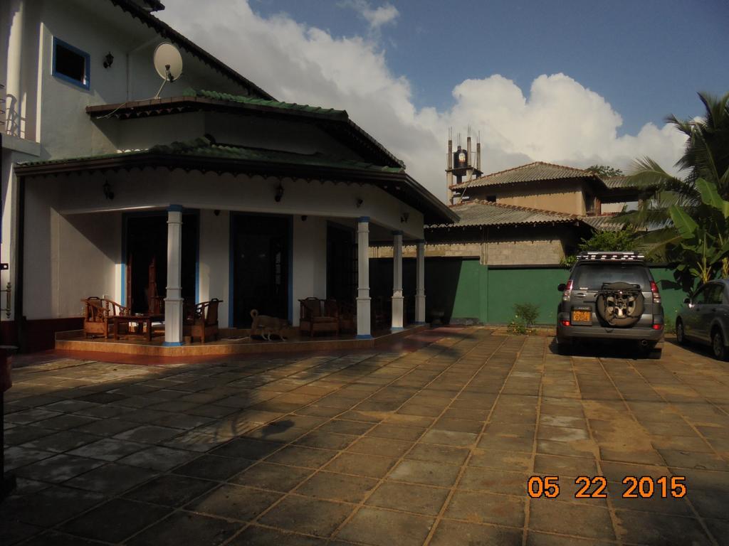 The Hotel Paradise Katunayaka Bagian luar foto
