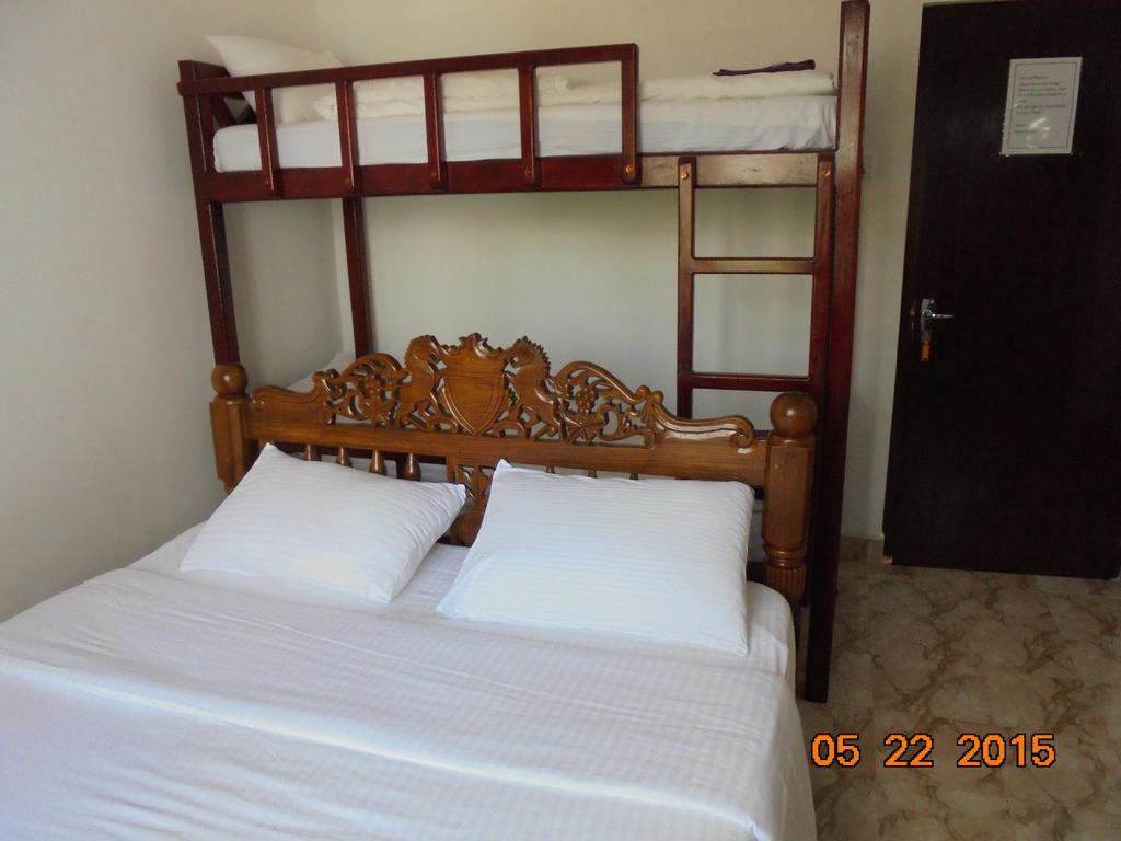 The Hotel Paradise Katunayaka Bagian luar foto