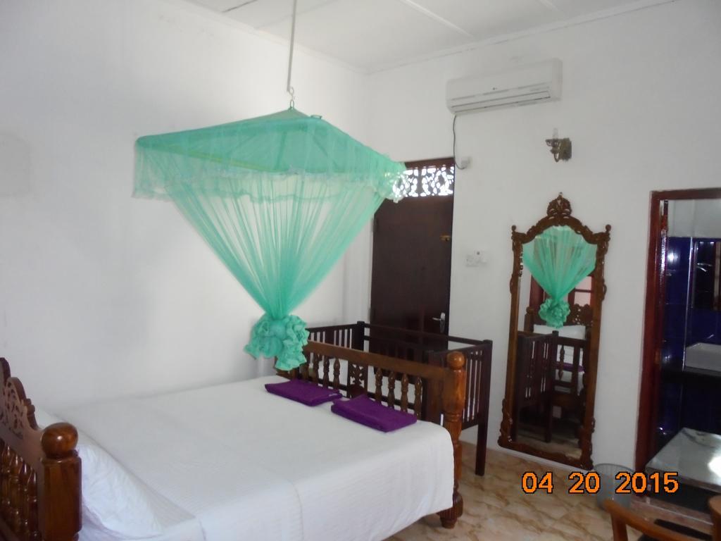 The Hotel Paradise Katunayaka Bagian luar foto
