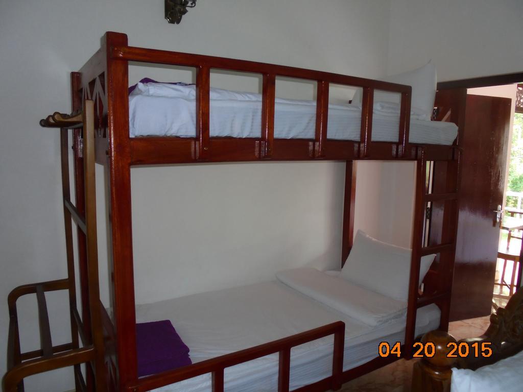 The Hotel Paradise Katunayaka Bagian luar foto