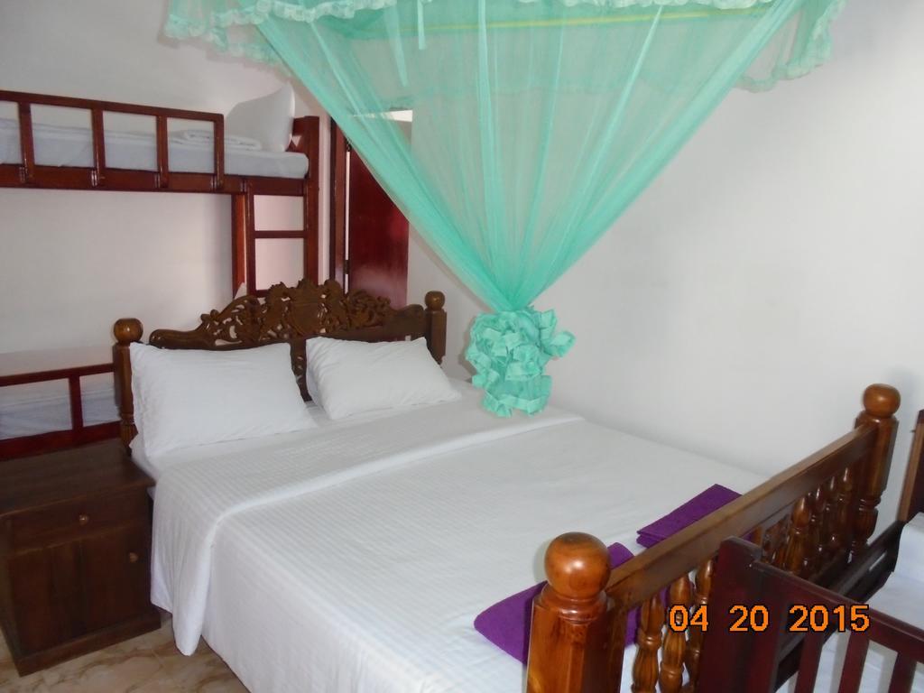 The Hotel Paradise Katunayaka Bagian luar foto