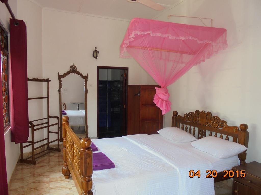 The Hotel Paradise Katunayaka Ruang foto