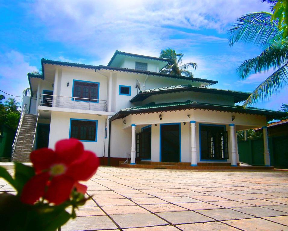 The Hotel Paradise Katunayaka Bagian luar foto