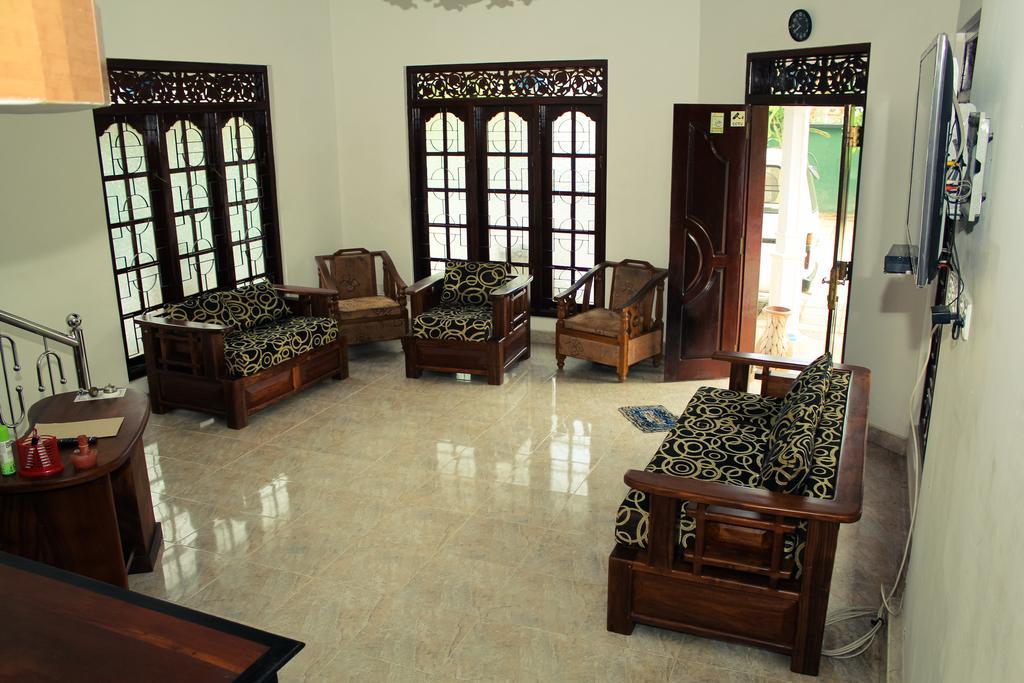 The Hotel Paradise Katunayaka Bagian luar foto